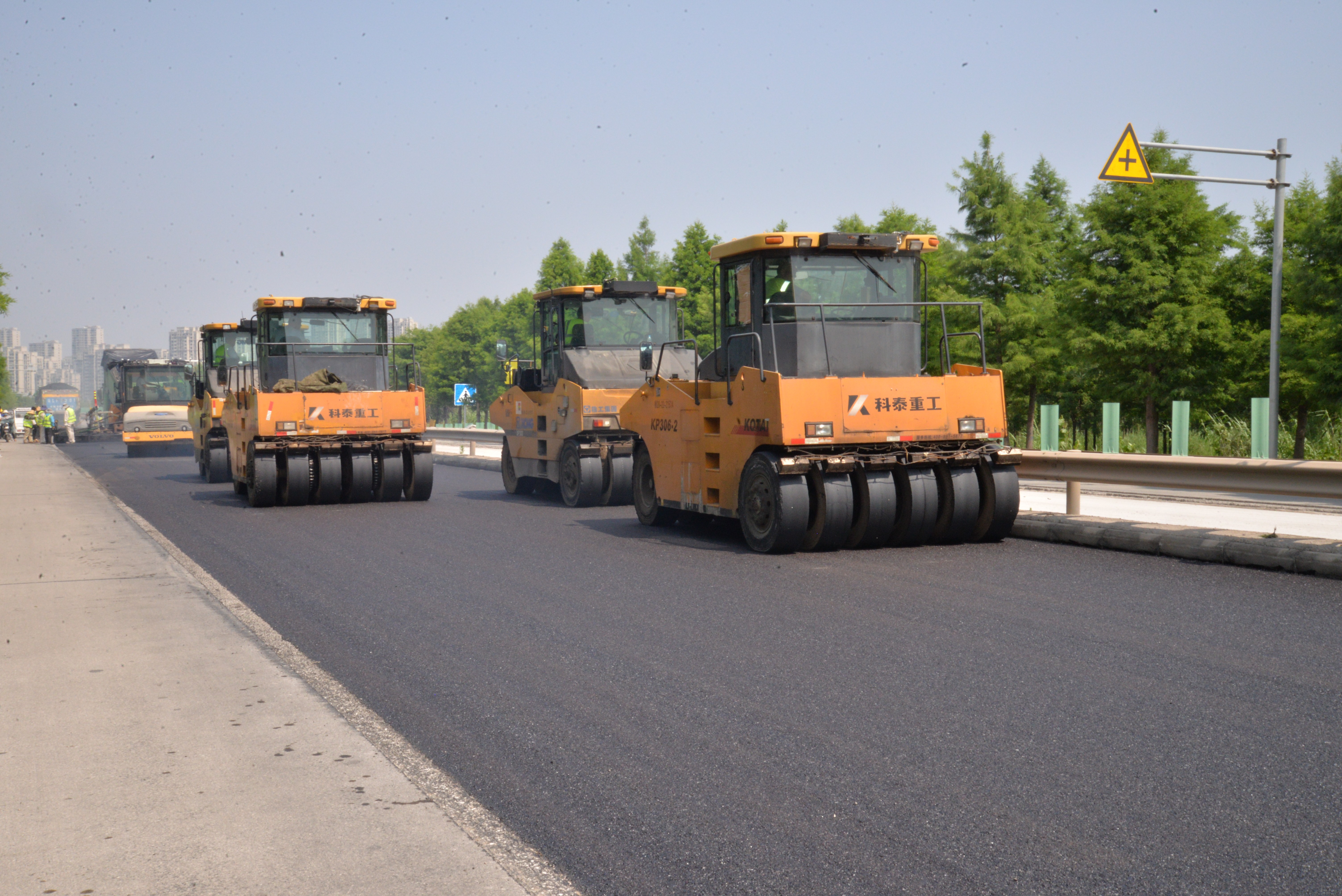 冠盛公司召開“重載高等級公路瀝青路面抗轍裂技術研究”驗收會